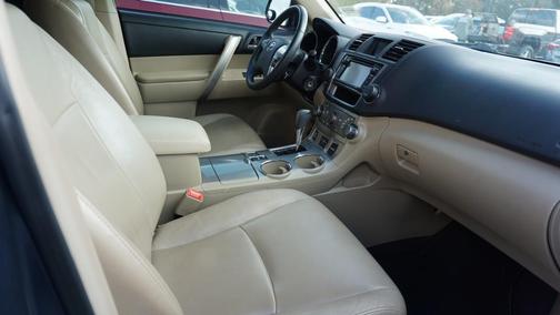 2013 Toyota Highlander SE
