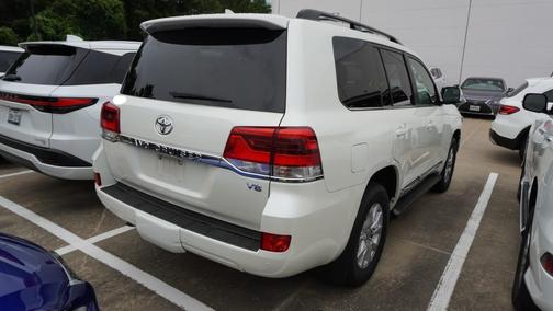 Blizzard Pearl 2017 Toyota Land Cruiser Base