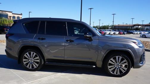 2026 Lexus LX 700h Luxury