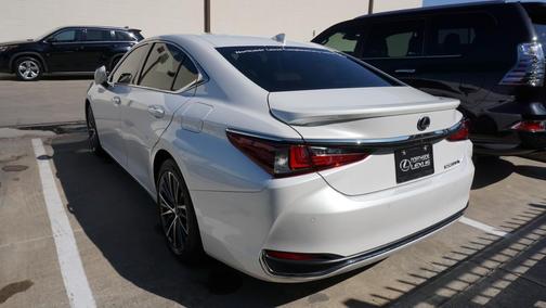 2024 Lexus ES 300h Base