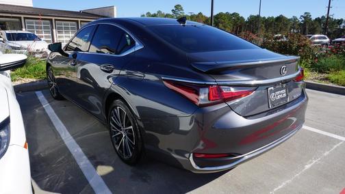2025 Lexus ES 300h Base