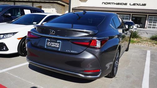 2025 Lexus ES 300h Base