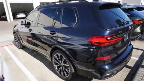 2022 BMW X7 M50i