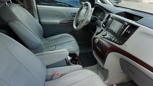 2011 Toyota Sienna XLE