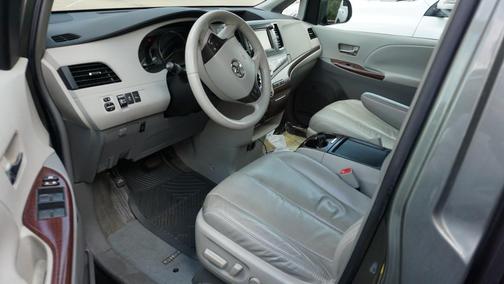 2011 Toyota Sienna XLE