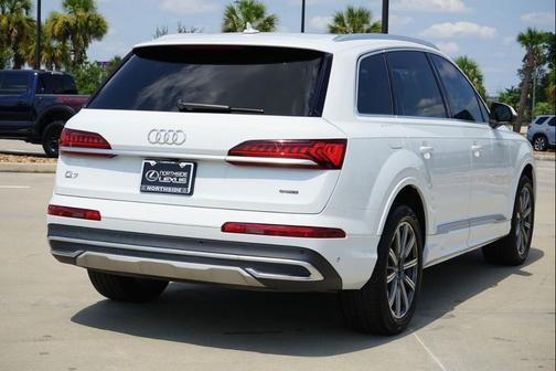 2022 Audi Q7 45 Premium Plus