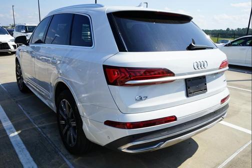 2022 Audi Q7 45 Premium Plus