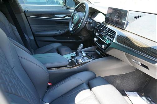 2021 BMW 530 530i