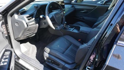 2024 Lexus ES 300h Luxury