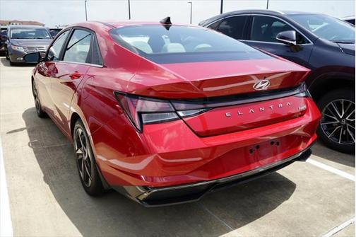 2022 Hyundai ELANTRA Limited