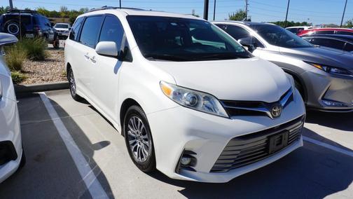 2019 Toyota Sienna XLE