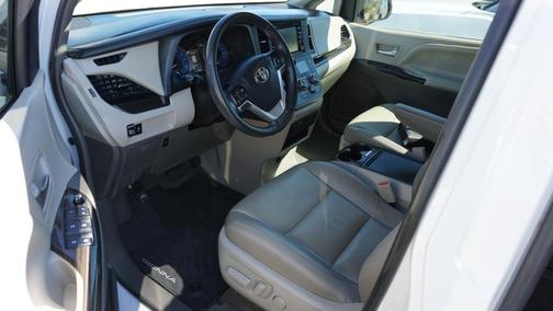 2019 Toyota Sienna XLE