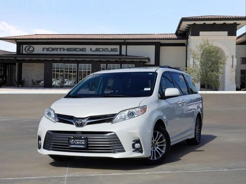 2019 Toyota Sienna XLE