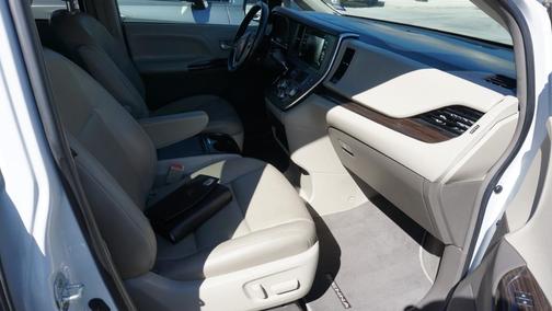 2019 Toyota Sienna XLE