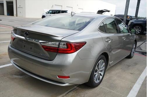 2017 Lexus ES 300h Base