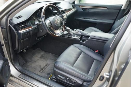 2017 Lexus ES 300h Base