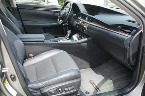 2017 Lexus ES 300h Base