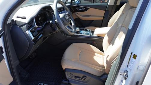 2023 Audi Q7 45 Premium Plus