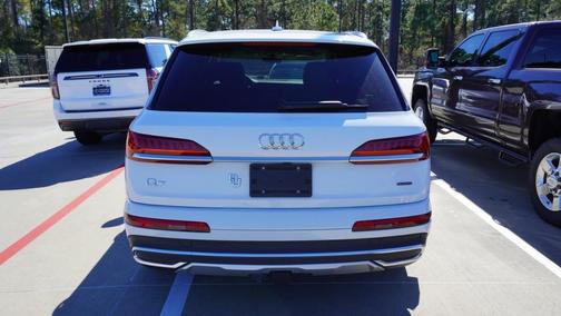 2023 Audi Q7 45 Premium Plus