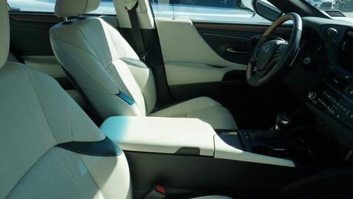 2024 Lexus ES 300h Ultra Luxury