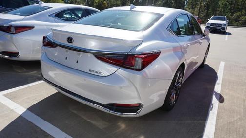 2024 Lexus ES 300h Ultra Luxury