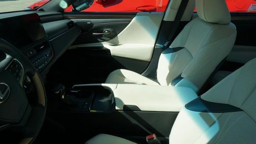 2024 Lexus ES 300h Ultra Luxury