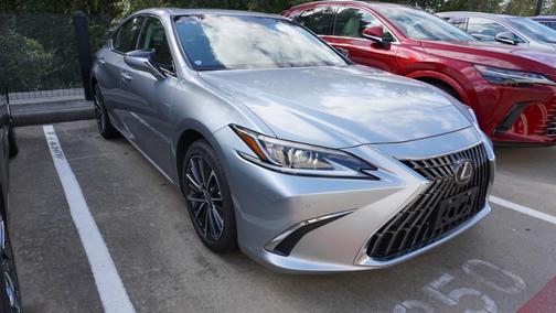 2025 Lexus ES 300h Base