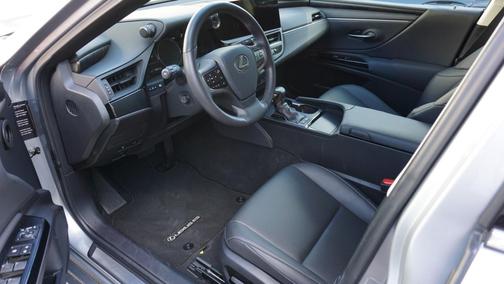 2025 Lexus ES 300h Base