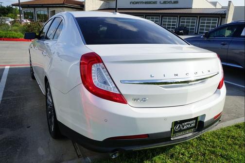 2015 Lincoln MKS Base