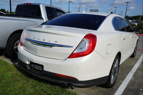 2015 Lincoln MKS Base