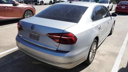 2017 Volkswagen Passat 1.8T SE