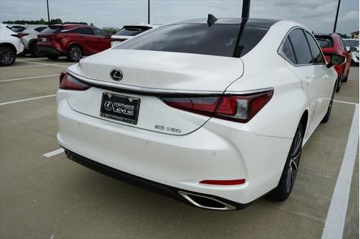 2022 Lexus ES 350 Base