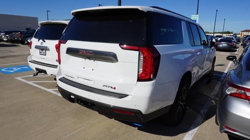 2022 GMC Yukon XL 4WD AT4