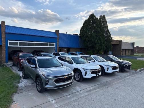 Summit White 2025 Chevrolet Trax LT