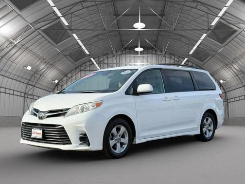 2020 Toyota Sienna LE