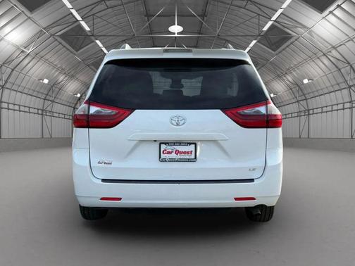 2020 Toyota Sienna LE