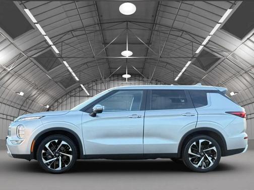Alloy Silver Metallic 2022 Mitsubishi Outlander SE Launch Edition 2WD