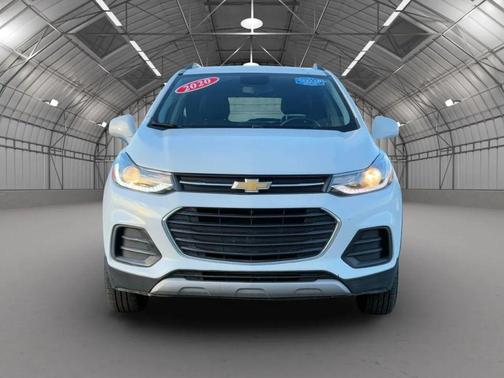 Summit White 2020 Chevrolet Trax LT
