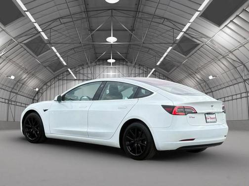 Pearl White Multi-Coat 2018 Tesla Model 3 Long Range