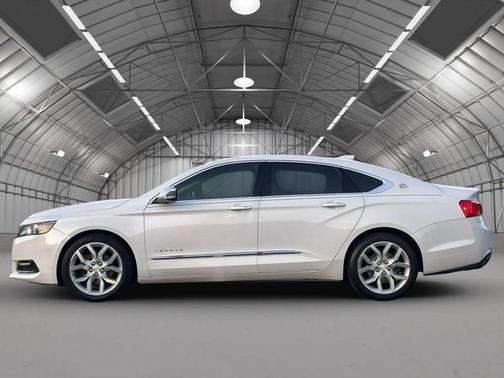Iridescent Pearl Tricoat 2017 Chevrolet Impala Premier 2LZ