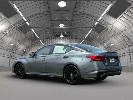 2021 Nissan Altima SR FWD