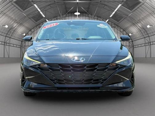 2022 Hyundai ELANTRA SE