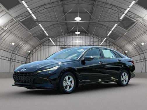 2022 Hyundai ELANTRA SE