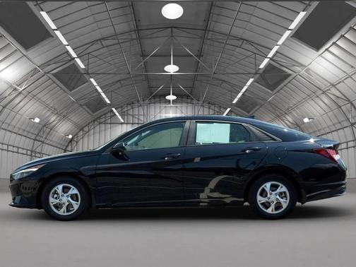 2022 Hyundai ELANTRA SE