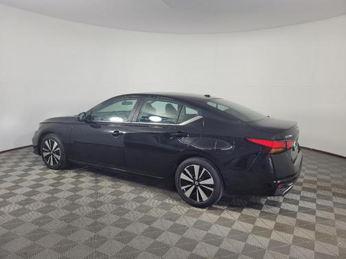 Black 2021 Nissan Altima 2.5 SR
