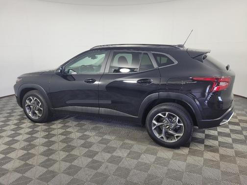Mosaic Black Metallic 2024 Chevrolet Trax LT