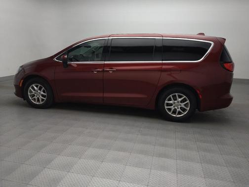 2020 Chrysler Voyager LX