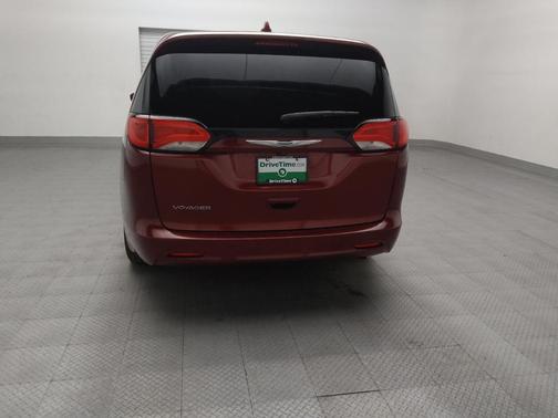 2020 Chrysler Voyager LX