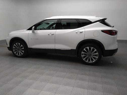 Iridescent Pearl Tricoat 2022 Chevrolet Blazer Premier