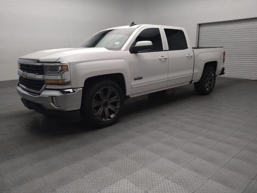 Iridescent Pearl Tricoat 2017 Chevrolet Silverado 1500 1LT
